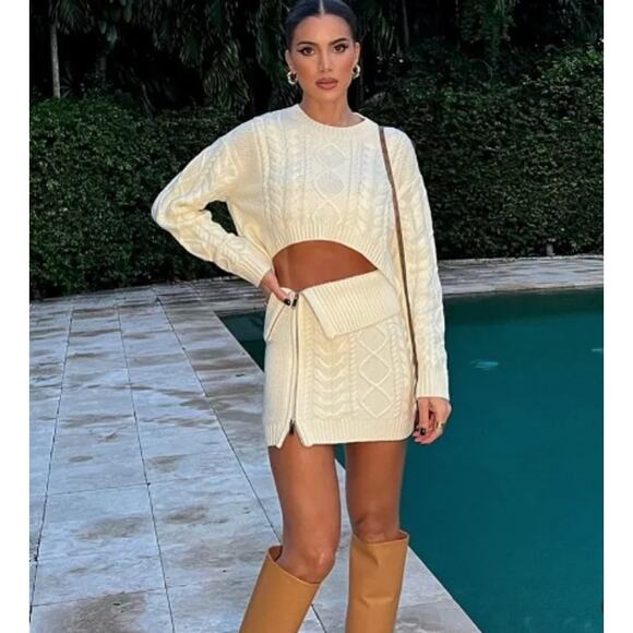 Cable Knit Chic: Cropped Sweater & Fold-Over Mini Skirt Set | Chicgenes - Picture 3 of 6